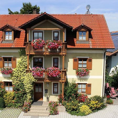 Gaeste-Haus Roesch Wiesent Εξωτερικό φωτογραφία