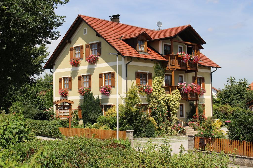 Gaeste-Haus Roesch Wiesent Εξωτερικό φωτογραφία