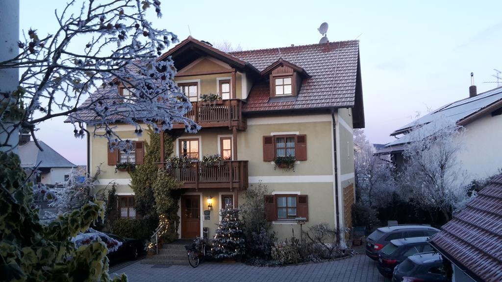 Gaeste-Haus Roesch Wiesent Εξωτερικό φωτογραφία
